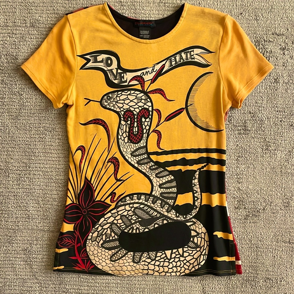 Arty, fun, unique Spanish designer T s/m Like new.
